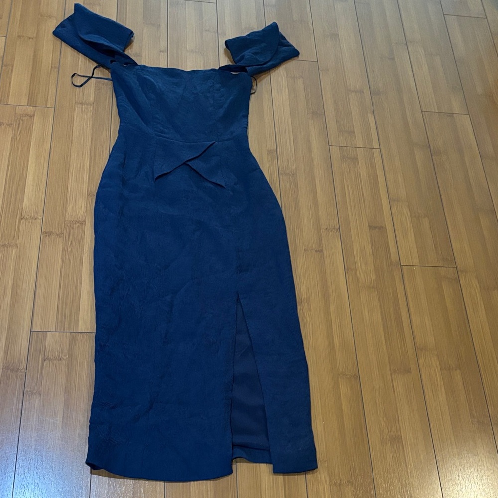 Elliatt Midnight Blue Off-Shoulder Midi Dress